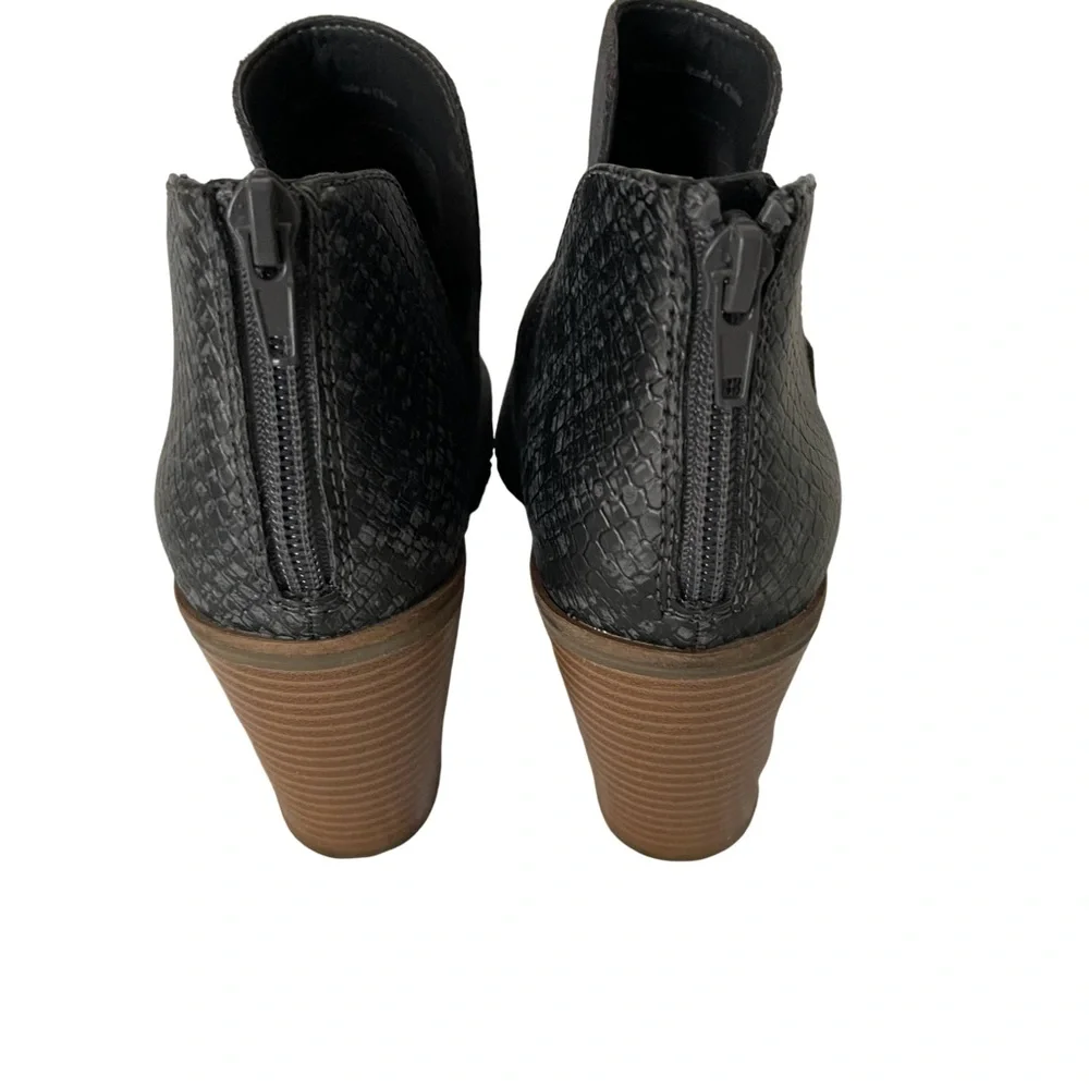 DV8 by Dolce Vita Shai Gray Suede Ankle Boot with Chunky Block Heel. Siz…